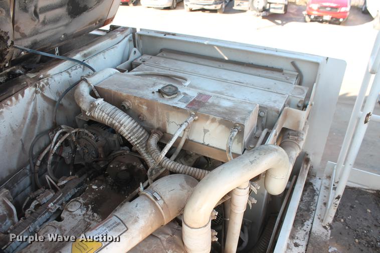 image for item DB5068 2013 Roadtec SB-2500E Shuttle Buggy material transfer vehicle