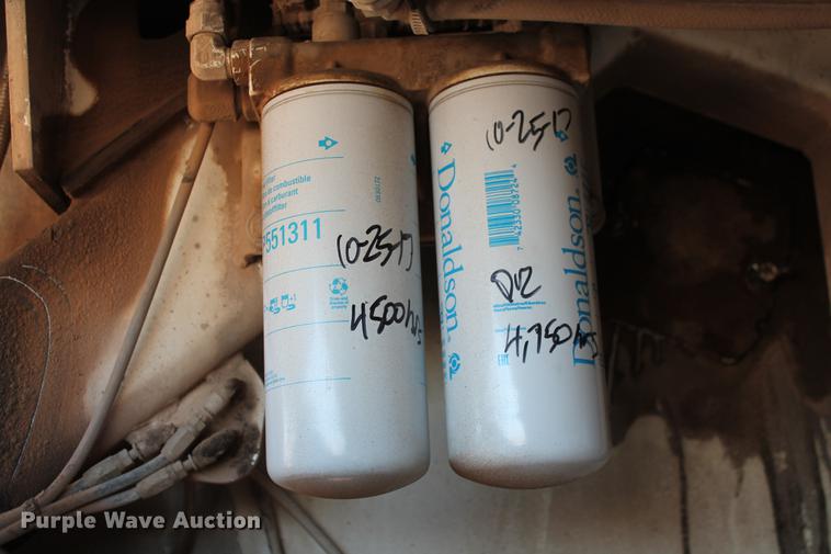 image for item DB5068 2013 Roadtec SB-2500E Shuttle Buggy material transfer vehicle