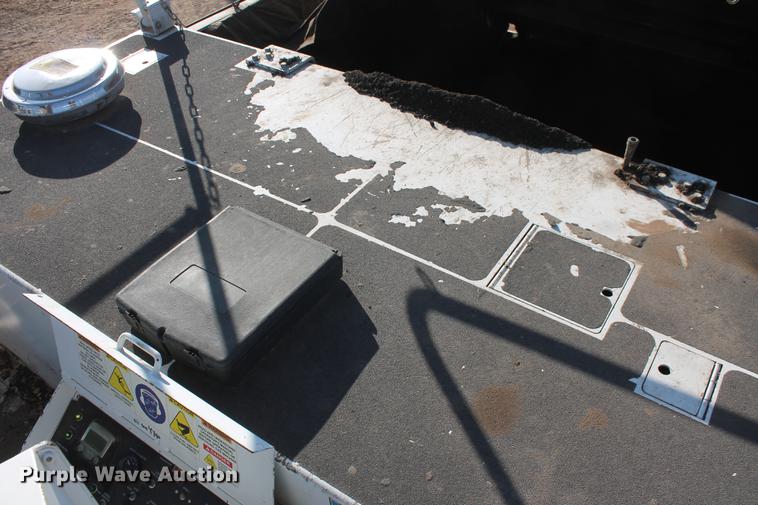 image for item DB5068 2013 Roadtec SB-2500E Shuttle Buggy material transfer vehicle