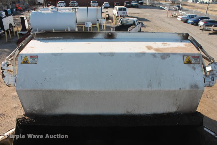 image for item DB5068 2013 Roadtec SB-2500E Shuttle Buggy material transfer vehicle