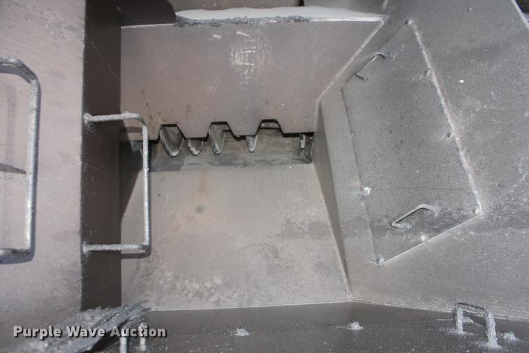 image for item DB5068 2013 Roadtec SB-2500E Shuttle Buggy material transfer vehicle