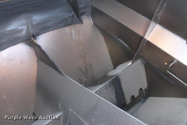 image for item DB5068 2013 Roadtec SB-2500E Shuttle Buggy material transfer vehicle