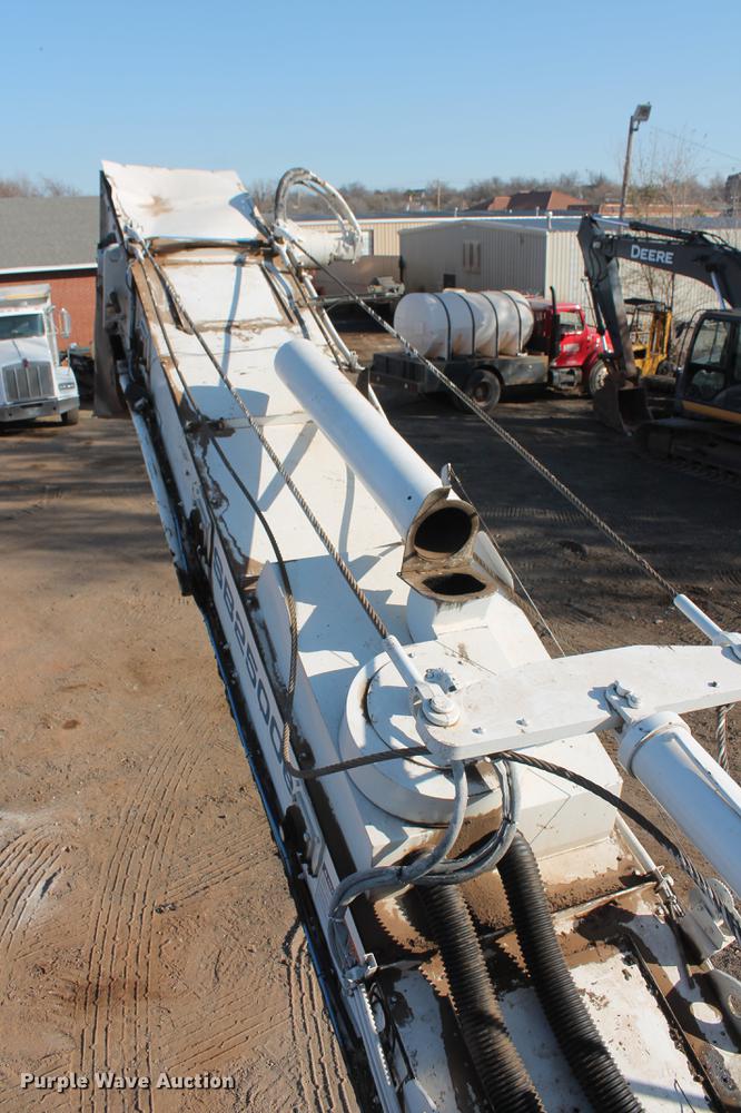 image for item DB5068 2013 Roadtec SB-2500E Shuttle Buggy material transfer vehicle