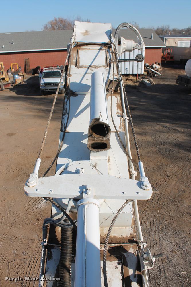 image for item DB5068 2013 Roadtec SB-2500E Shuttle Buggy material transfer vehicle