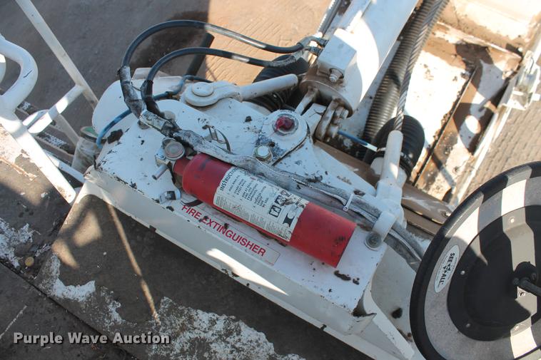 image for item DB5068 2013 Roadtec SB-2500E Shuttle Buggy material transfer vehicle