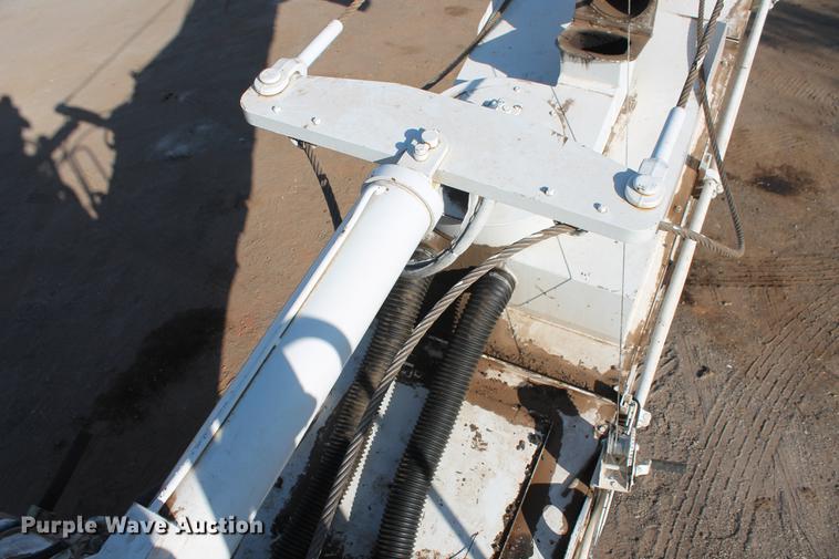 image for item DB5068 2013 Roadtec SB-2500E Shuttle Buggy material transfer vehicle