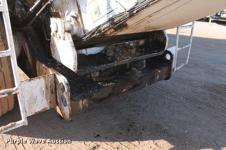 image for item DB5068 2013 Roadtec SB-2500E Shuttle Buggy material transfer vehicle