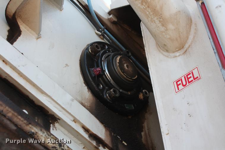 image for item DB5068 2013 Roadtec SB-2500E Shuttle Buggy material transfer vehicle