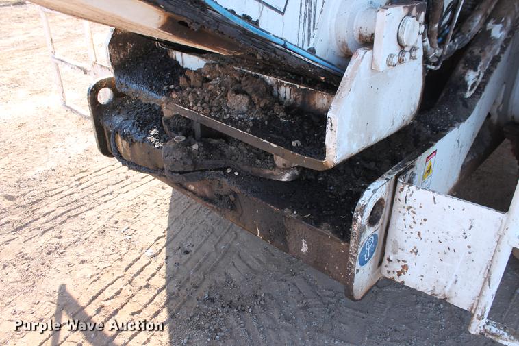 image for item DB5068 2013 Roadtec SB-2500E Shuttle Buggy material transfer vehicle