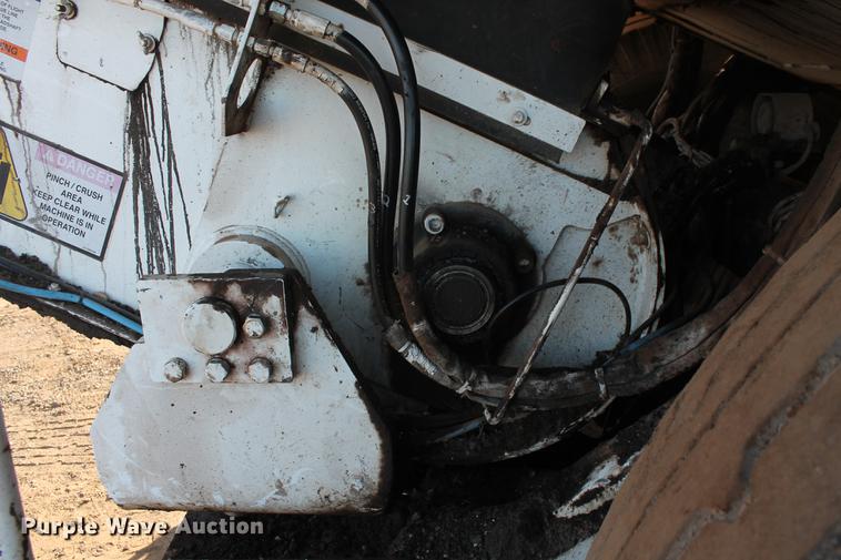 image for item DB5068 2013 Roadtec SB-2500E Shuttle Buggy material transfer vehicle