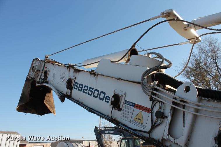 image for item DB5068 2013 Roadtec SB-2500E Shuttle Buggy material transfer vehicle