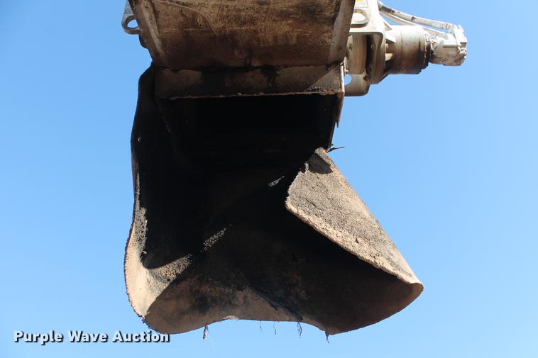 image for item DB5068 2013 Roadtec SB-2500E Shuttle Buggy material transfer vehicle