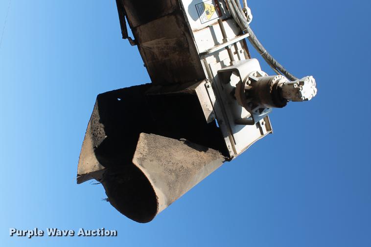 image for item DB5068 2013 Roadtec SB-2500E Shuttle Buggy material transfer vehicle