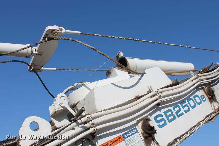 image for item DB5068 2013 Roadtec SB-2500E Shuttle Buggy material transfer vehicle