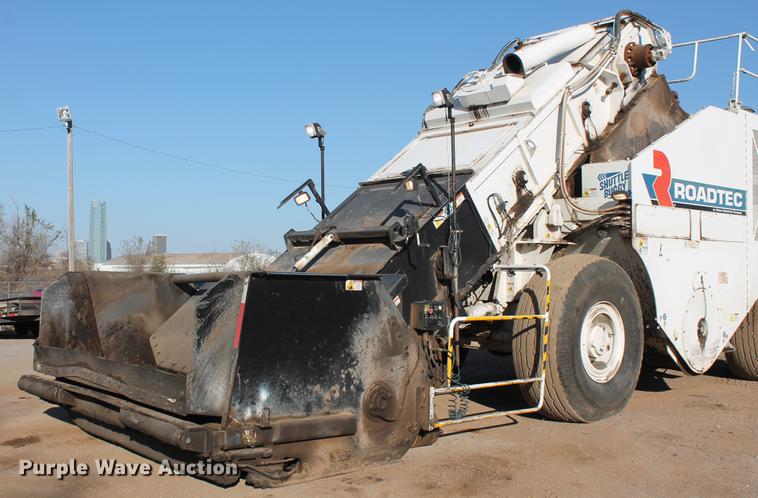 image for item DB5068 2013 Roadtec SB-2500E Shuttle Buggy material transfer vehicle