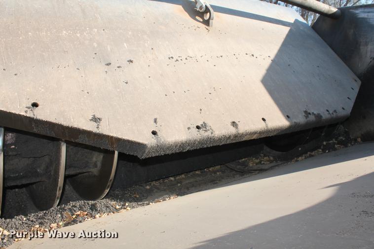 image for item DB5068 2013 Roadtec SB-2500E Shuttle Buggy material transfer vehicle