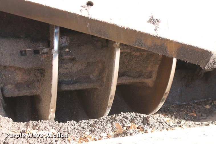 image for item DB5068 2013 Roadtec SB-2500E Shuttle Buggy material transfer vehicle