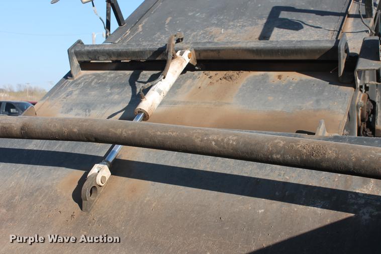 image for item DB5068 2013 Roadtec SB-2500E Shuttle Buggy material transfer vehicle