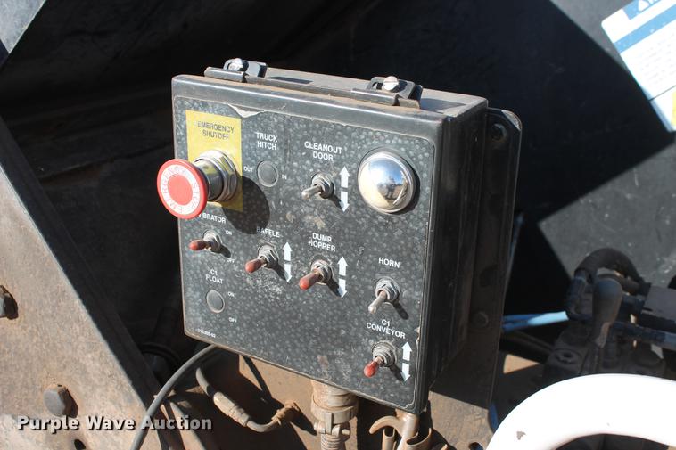 image for item DB5068 2013 Roadtec SB-2500E Shuttle Buggy material transfer vehicle