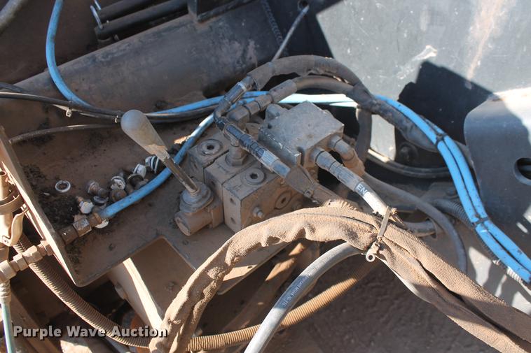 image for item DB5068 2013 Roadtec SB-2500E Shuttle Buggy material transfer vehicle