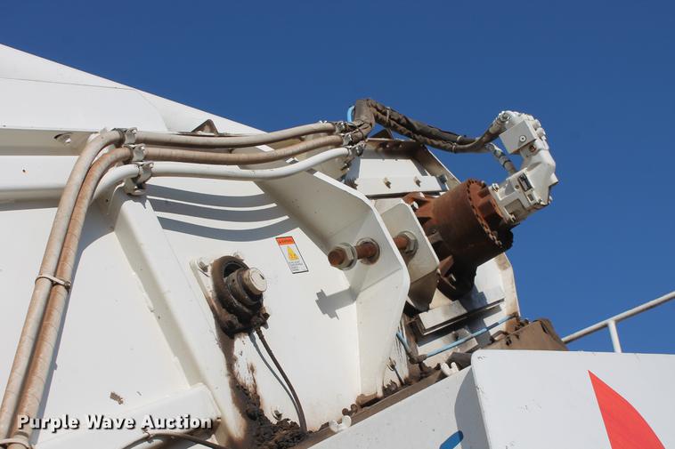 image for item DB5068 2013 Roadtec SB-2500E Shuttle Buggy material transfer vehicle