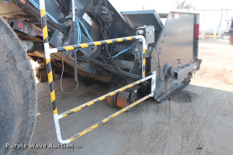 image for item DB5068 2013 Roadtec SB-2500E Shuttle Buggy material transfer vehicle