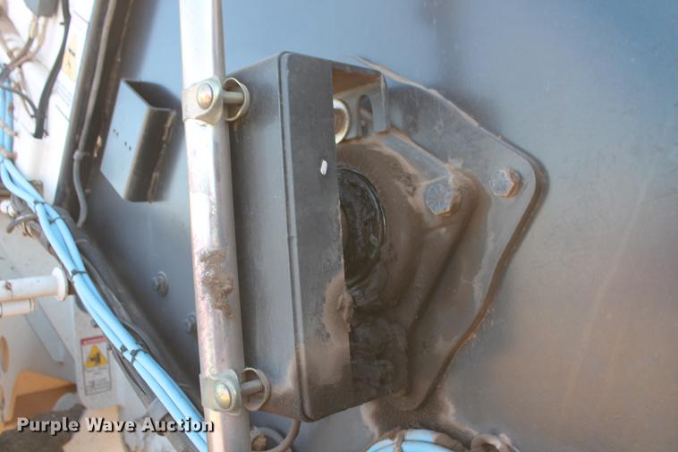 image for item DB5068 2013 Roadtec SB-2500E Shuttle Buggy material transfer vehicle