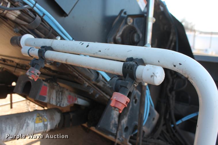 image for item DB5068 2013 Roadtec SB-2500E Shuttle Buggy material transfer vehicle