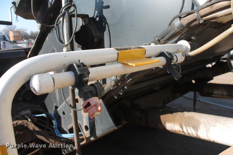 image for item DB5068 2013 Roadtec SB-2500E Shuttle Buggy material transfer vehicle