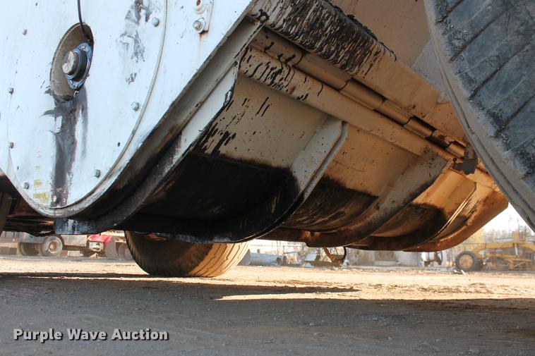 image for item DB5068 2013 Roadtec SB-2500E Shuttle Buggy material transfer vehicle