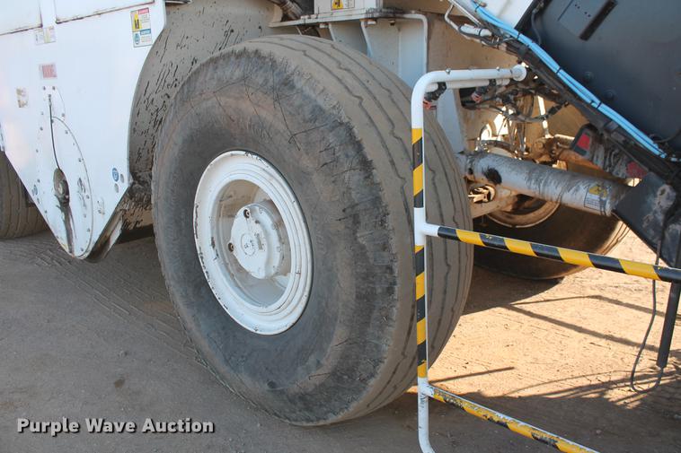 image for item DB5068 2013 Roadtec SB-2500E Shuttle Buggy material transfer vehicle