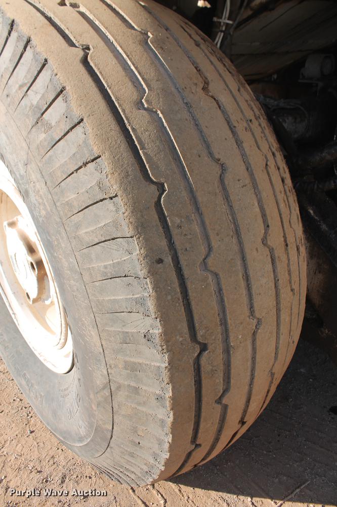 image for item DB5068 2013 Roadtec SB-2500E Shuttle Buggy material transfer vehicle