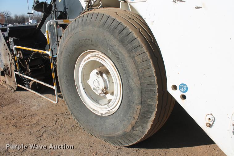 image for item DB5068 2013 Roadtec SB-2500E Shuttle Buggy material transfer vehicle