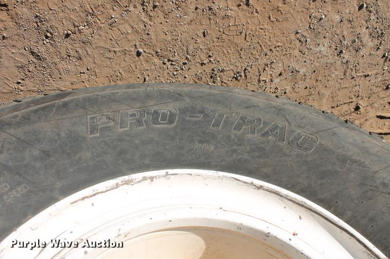 image for item DB5068 2013 Roadtec SB-2500E Shuttle Buggy material transfer vehicle