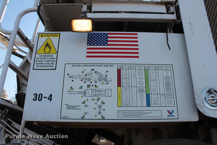 image for item DB5068 2013 Roadtec SB-2500E Shuttle Buggy material transfer vehicle