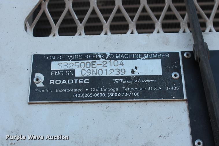 image for item DB5068 2013 Roadtec SB-2500E Shuttle Buggy material transfer vehicle