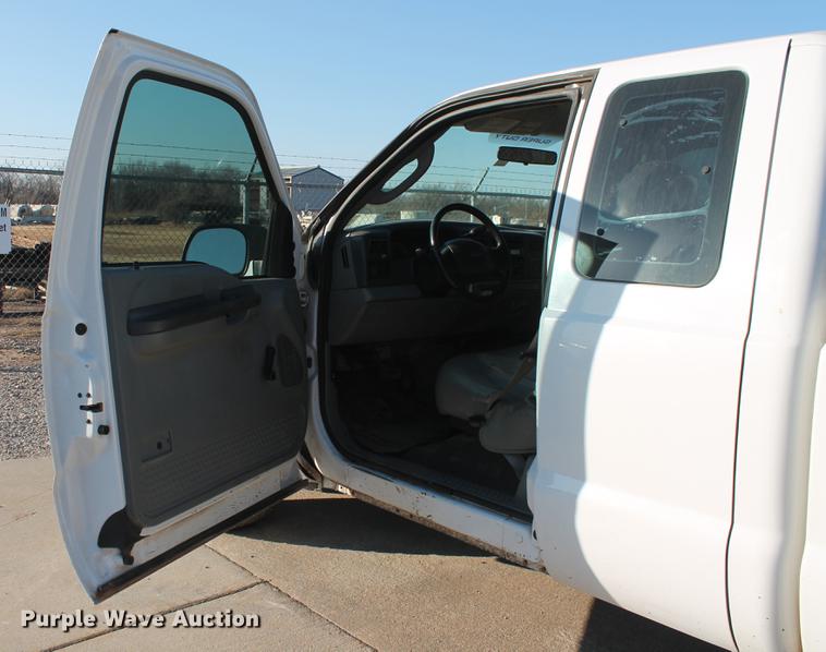 image for item DB5069 2004 Ford F350 Super Duty XL SuperCab pickup truck