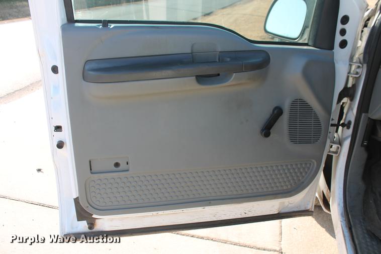 image for item DB5069 2004 Ford F350 Super Duty XL SuperCab pickup truck