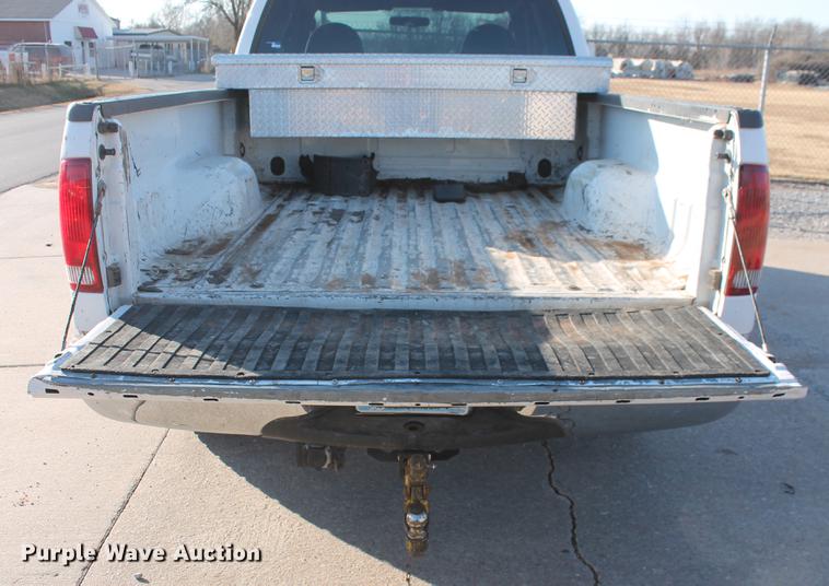 image for item DB5069 2004 Ford F350 Super Duty XL SuperCab pickup truck