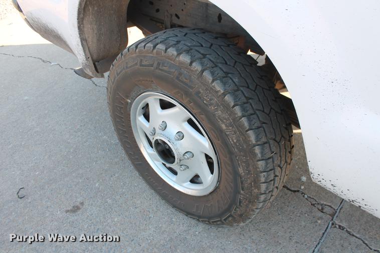 image for item DB5069 2004 Ford F350 Super Duty XL SuperCab pickup truck