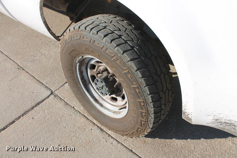 image for item DB5069 2004 Ford F350 Super Duty XL SuperCab pickup truck