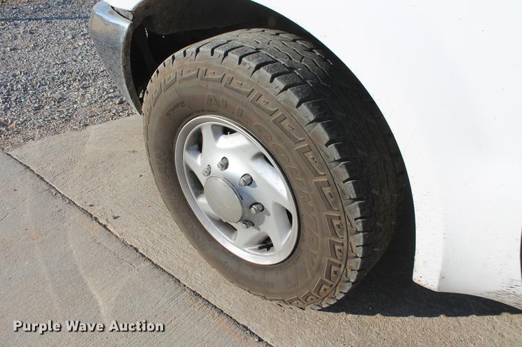 image for item DB5069 2004 Ford F350 Super Duty XL SuperCab pickup truck