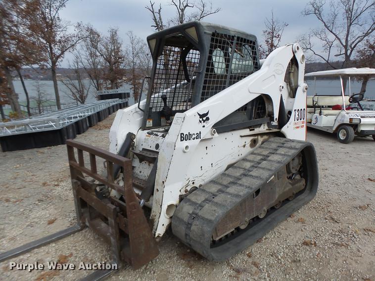 image for item DB5904 2005 Bobcat T300 skid steer
