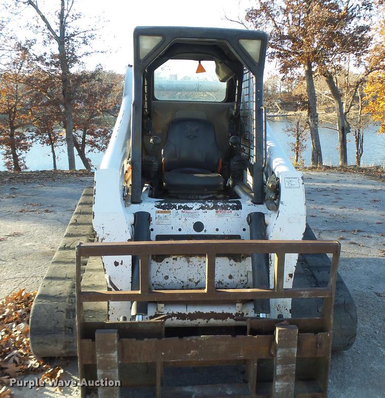 image for item DB5904 2005 Bobcat T300 skid steer