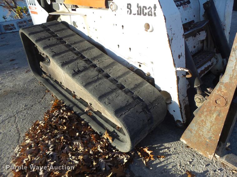 image for item DB5904 2005 Bobcat T300 skid steer