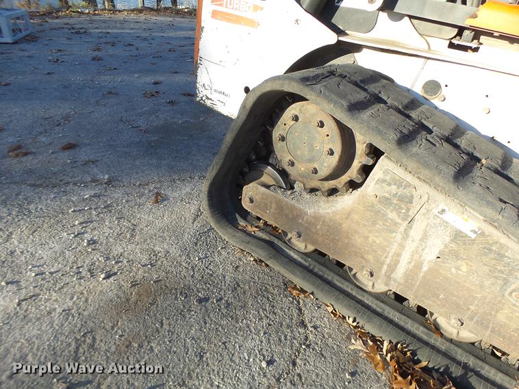 image for item DB5904 2005 Bobcat T300 skid steer