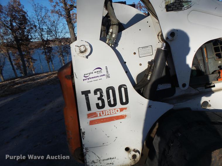 image for item DB5904 2005 Bobcat T300 skid steer