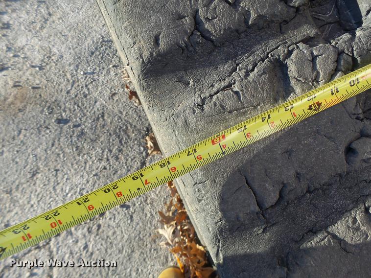 image for item DB5904 2005 Bobcat T300 skid steer