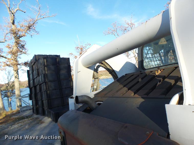image for item DB5904 2005 Bobcat T300 skid steer