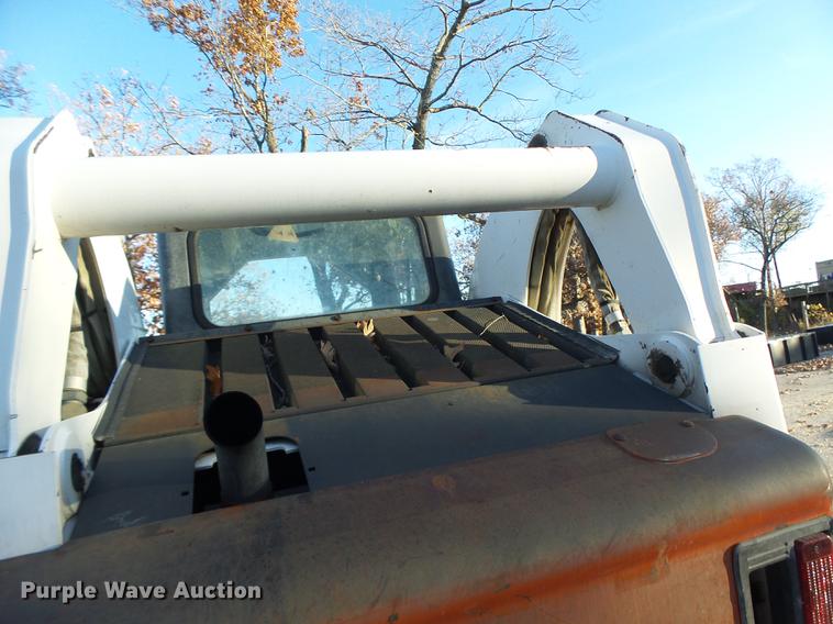 image for item DB5904 2005 Bobcat T300 skid steer
